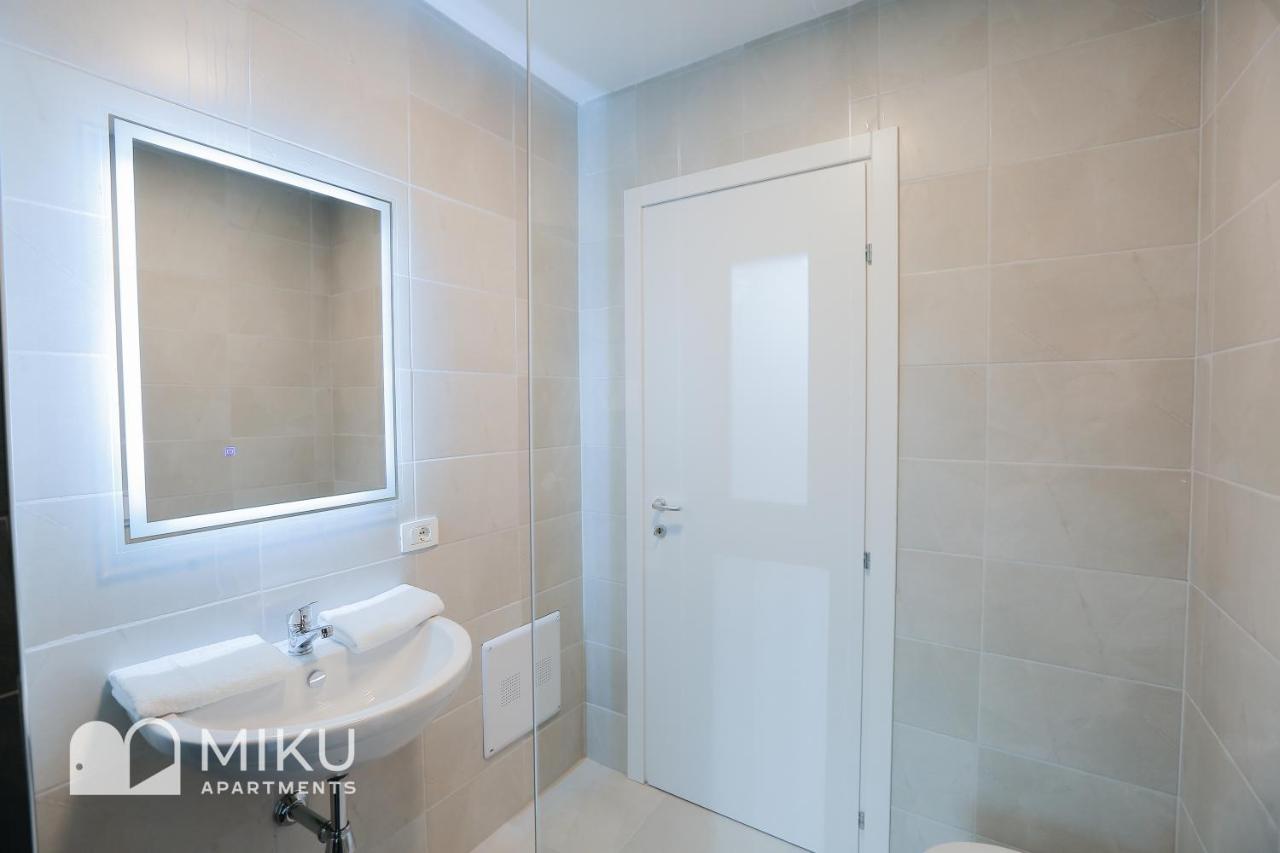 Miku Apartment - Glamorous 1Bedroom Apartment At Olympic Residence Tiranë Ngoại thất bức ảnh